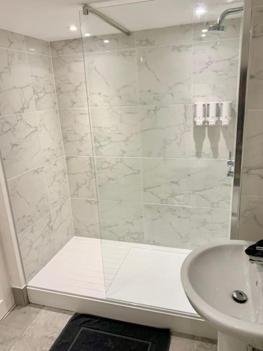 Apartment Modern, Period With Parking - Located Near Uni, Hospital & Town Centre Reading